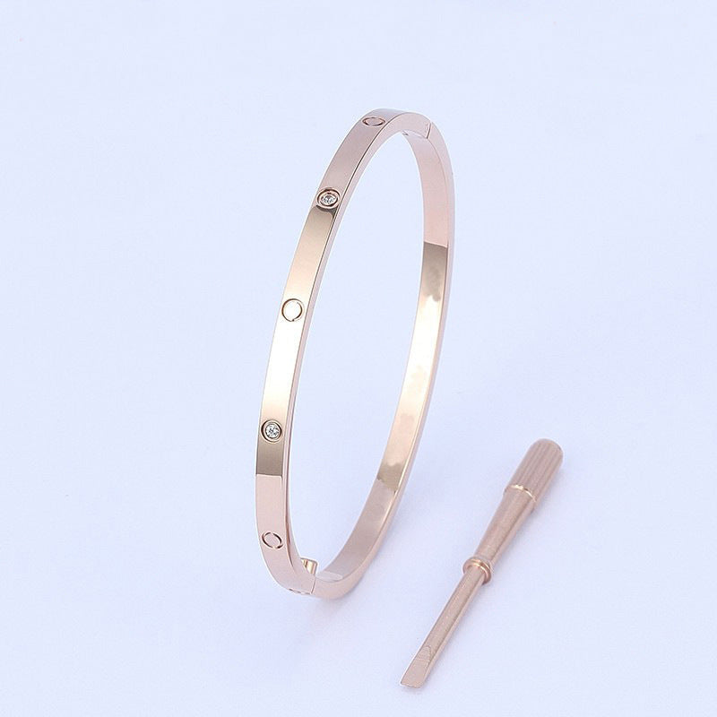 Simple Style Inlaid Zirconia Bangle