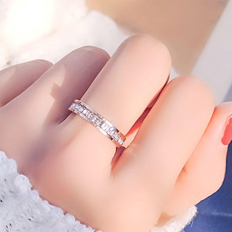 Non-fading single row gypsophila ring