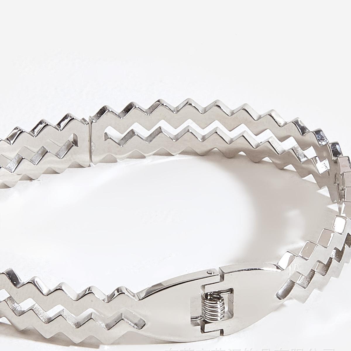 Non-fading Openwork Wave Spring Bracelet