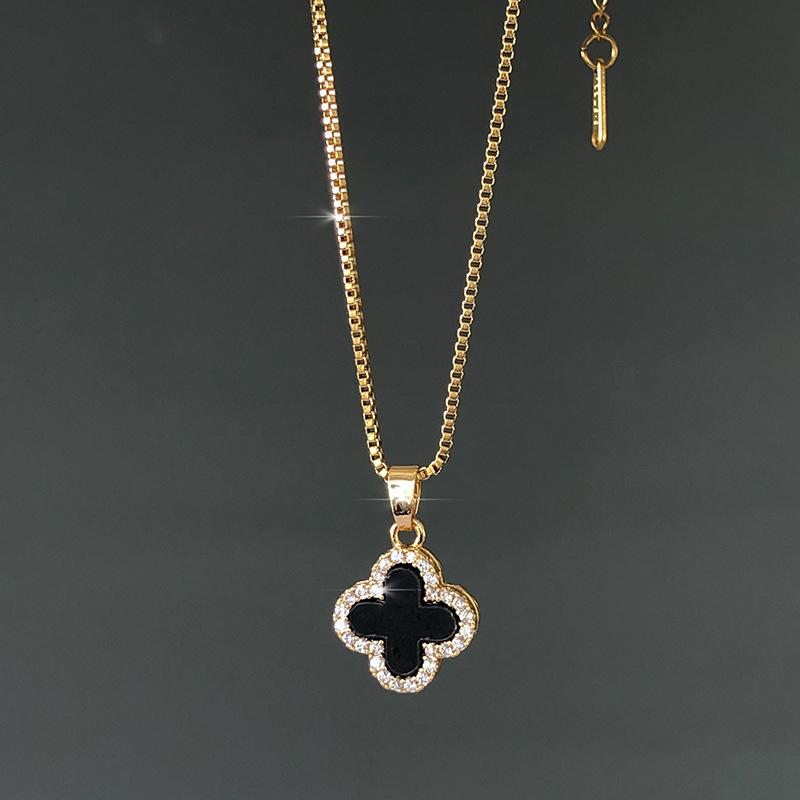 Non-fading Romantic four-leaf clover necklace