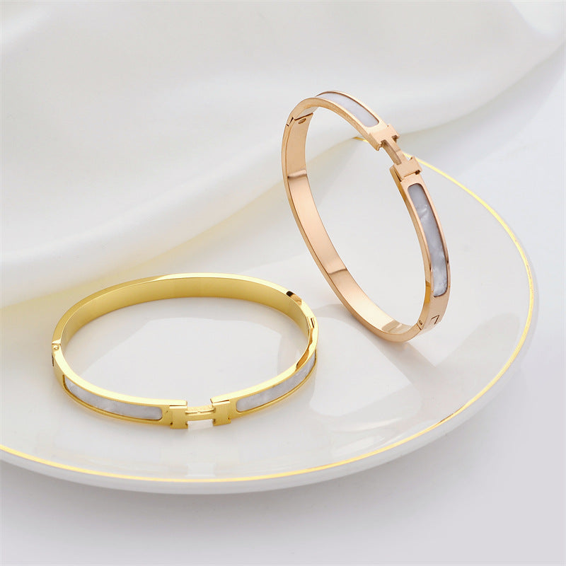 2022 h Bracelet electroplated 18K gold white shell fashion niche design ins fashion net red pop titanium steel bracelet