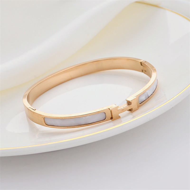 2022 h Bracelet electroplated 18K gold white shell fashion niche design ins fashion net red pop titanium steel bracelet