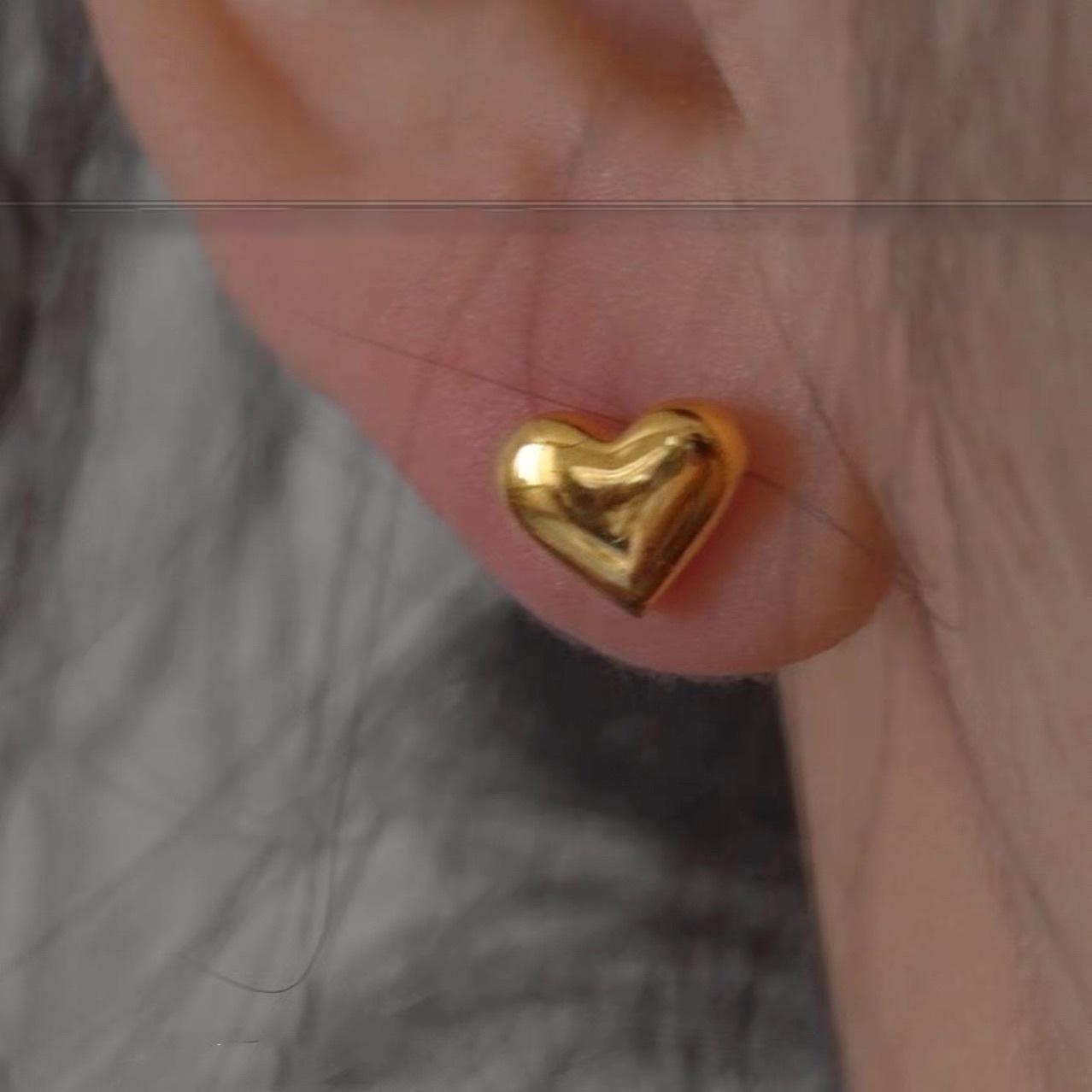 Non-fading Titanium Steel Plated 18K Gold Glossy Sweet Love Heart Stud Earrings